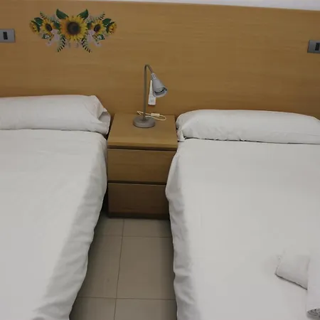 Lord Nelson Canteras 2